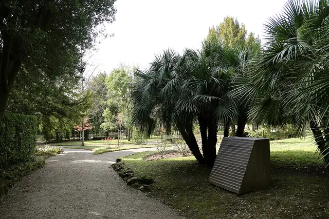 Il Giardino della Botanica Superiore con palme e viali