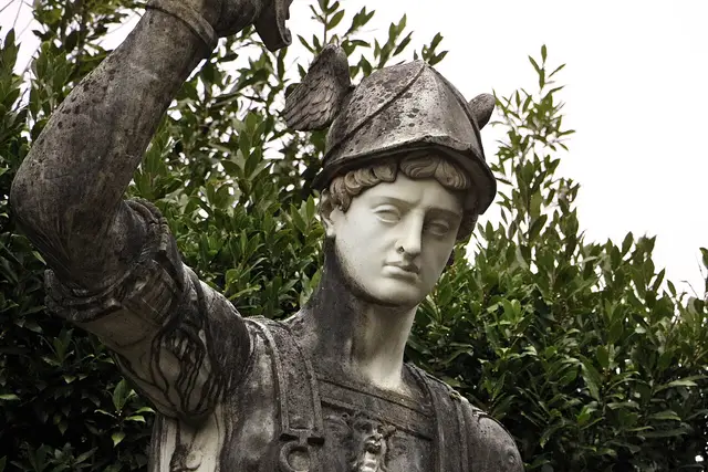 Il Perseo di Vincenzo Danti con lo scudo